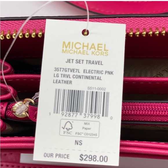 Michael Kors Jet Set Large Chain
Tote and Wallet Set - Picture 10 of 12